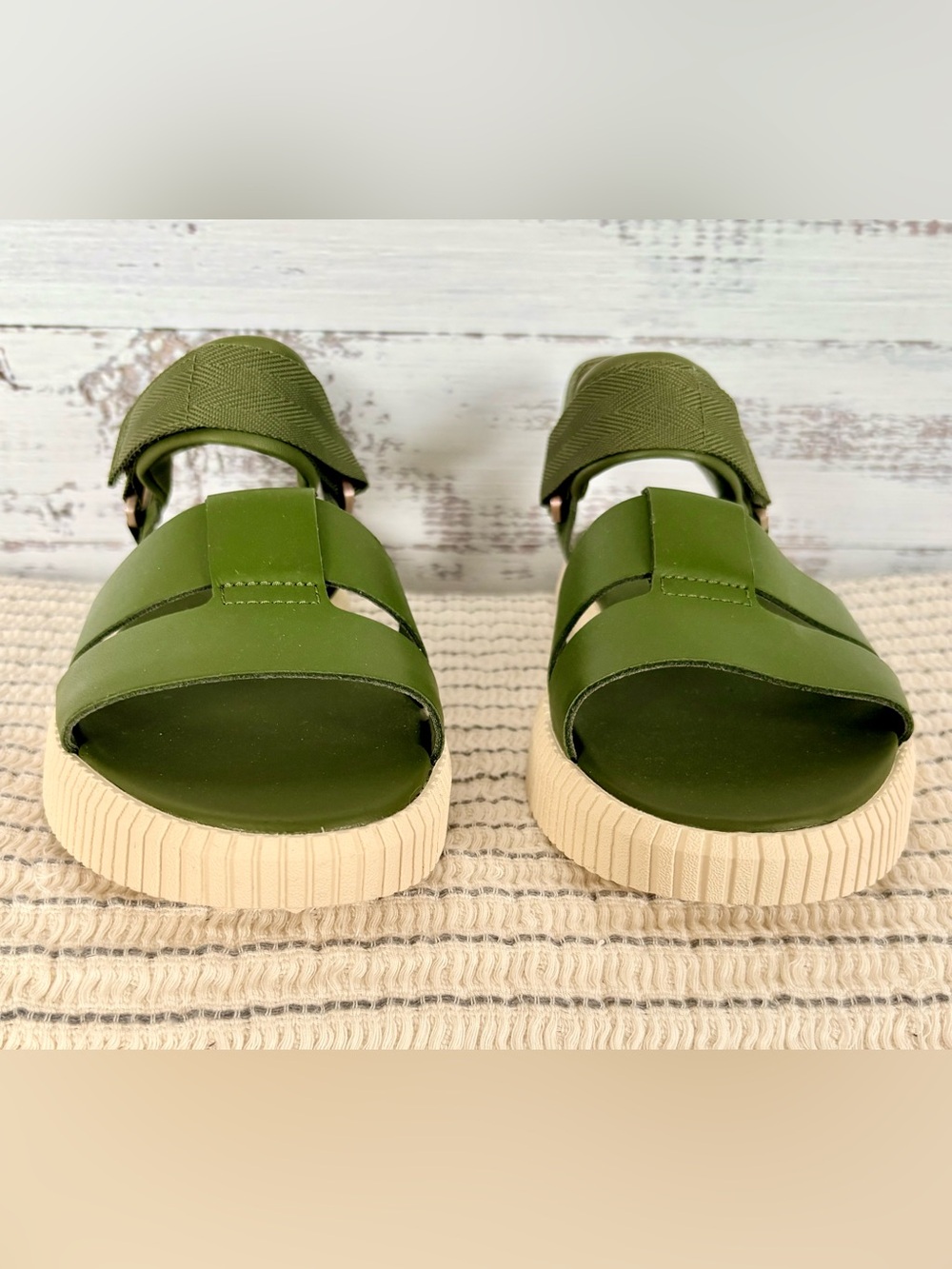 Sorel Out N About IV Strap Sandals Olive Green NWOT Size 6.5 - Picture 3 of 10